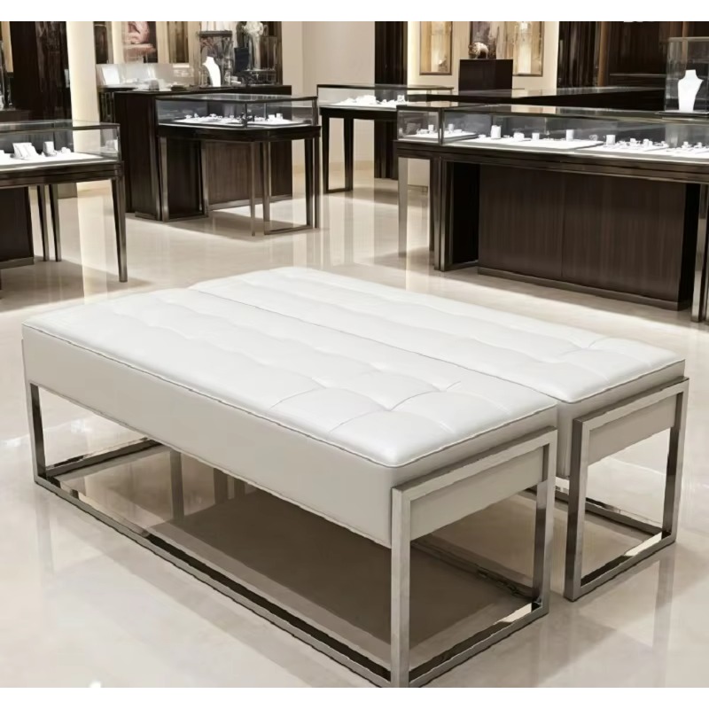 Banco de Espera Artesanal com  - Luxury Watch Boutique avaliação e preço